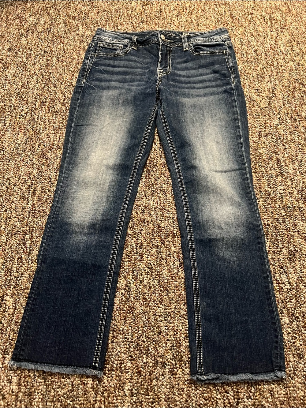 Miss Me Women’s Embroidered Embellished Denim Frayed Hem Capris Size 29